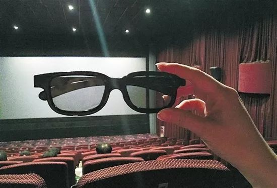 听说影院不再免费提供3D眼镜，究竟是怎么回事