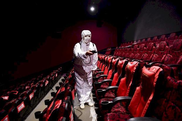 调查：超四成国内影院自认有倒闭风险
