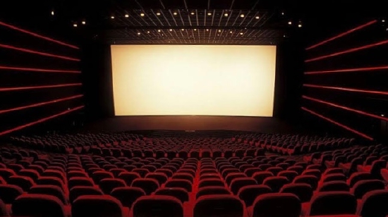 受新一轮疫情影响 全国多地的电影院再次暂停营业