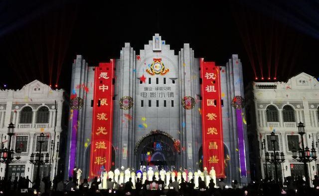 中原首家沉浸式电影潮玩地开门迎客
