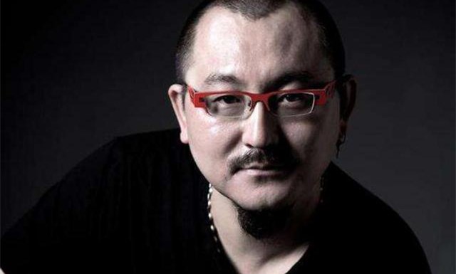乌尔善,冰上行走